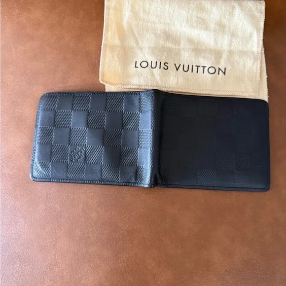 Louis Vuitton Black Checkered Wallet in great shape with dust bag - Picture 3 of 3